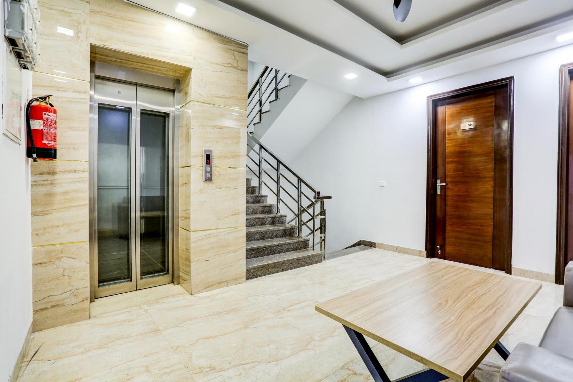 Hotel Greysky Medicity Gurgáon Kültér fotó
